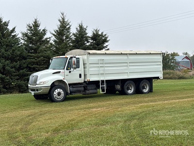 2005 International 4400 DT466 6x4 Getreidetransporter