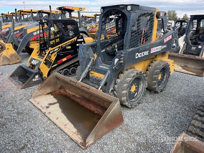 2023 John Deere 324G Two-Speed Chargeuse à direction à glissement