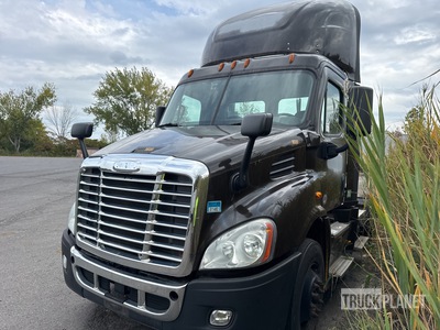 2018 Freightliner Cascadia 4x2 Cabeza Tractora Cabina Corta (Inoperable)