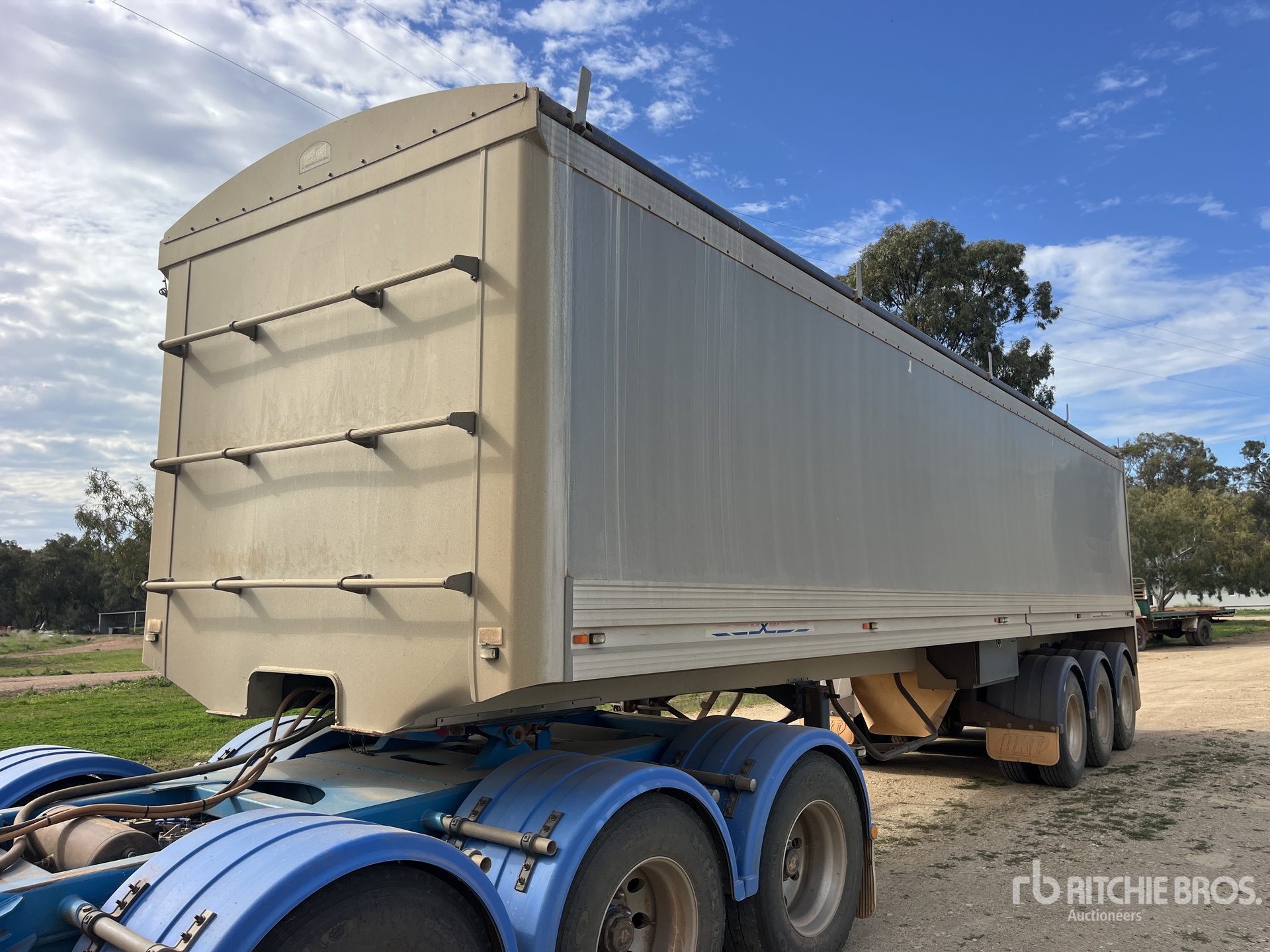 2008 MaxiTrans Tri/A End Dump Trailer