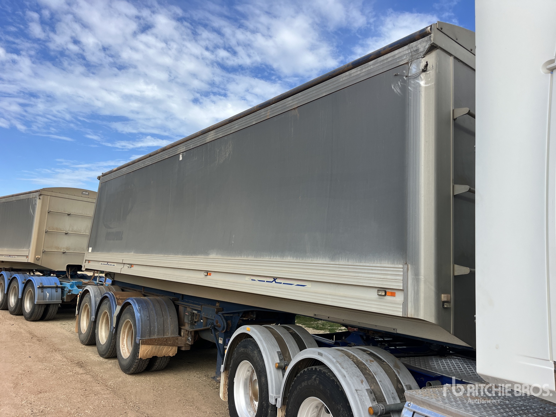 2008 MaxiTrans Tri/A B-Double Lead Sliding End Dump Trailer
