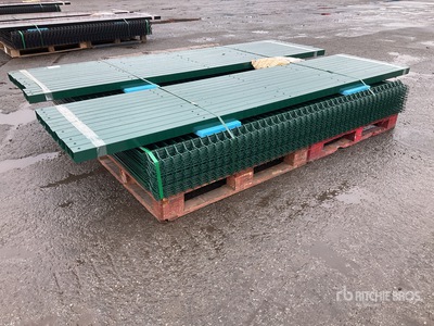 Green security fencing 25 panels 2.4m x 2.2m x 5mm -26 6mm x 60mm x 3m posts Staccionata