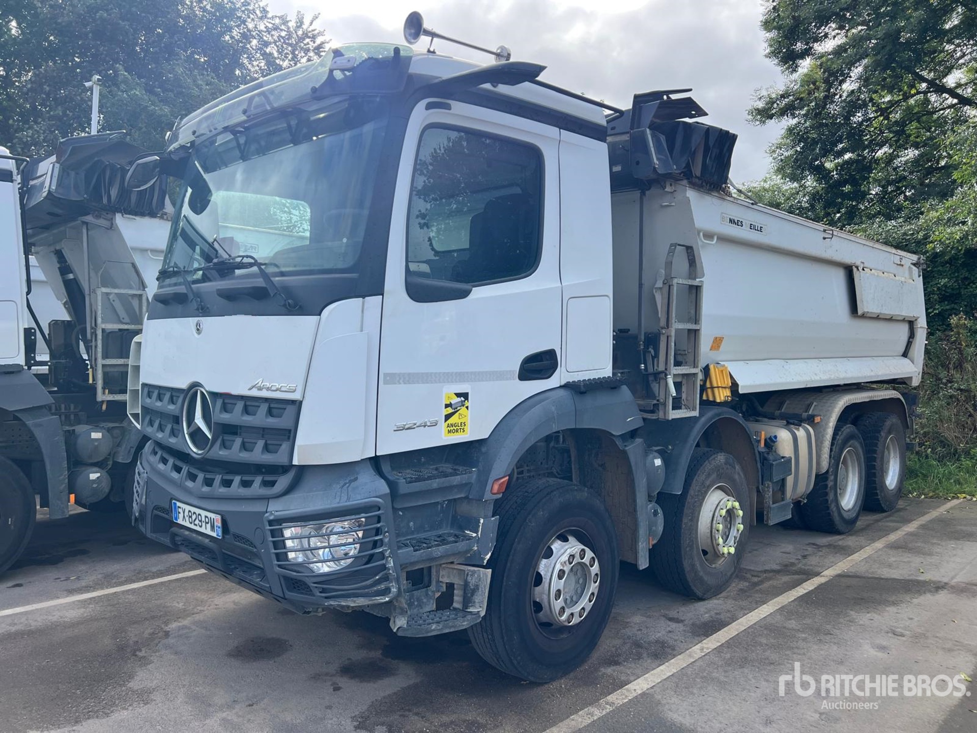 Carson 500907672 1:20 MB Arocs Benne à Ordures 100% RTR - 100% Prêt à Rouler, Camion Jouet, Voiture Jouet, Benne à Ordures Télécommandée, Pour Enfants à Partir De 8 Ans, Durée De