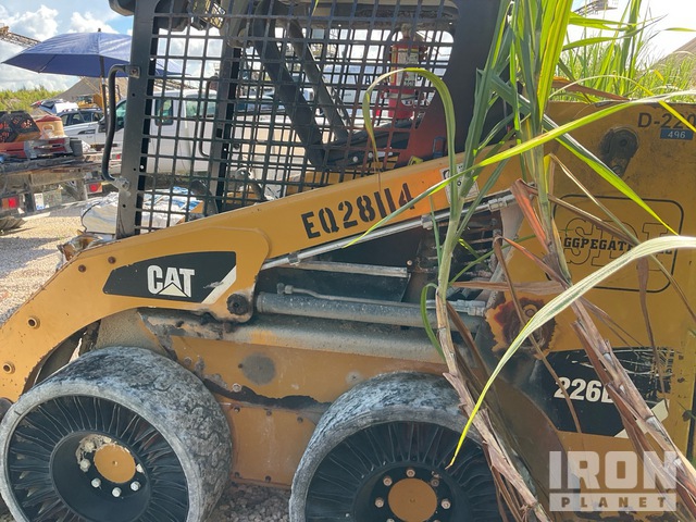 MINI CARGADOR SOBRE RUEDAS 2013 CATERPILLAR 226B3