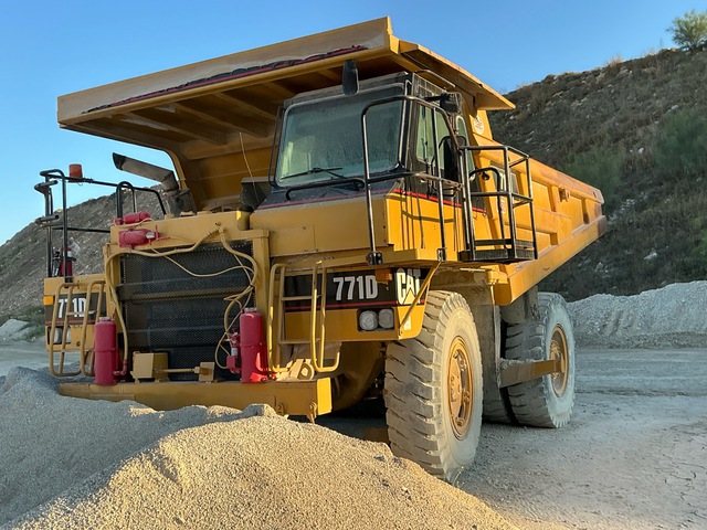 2002 Cat 771D Haul Truck (Inoperable) 2002 Cat 771D Haul Truck (Inoperable)