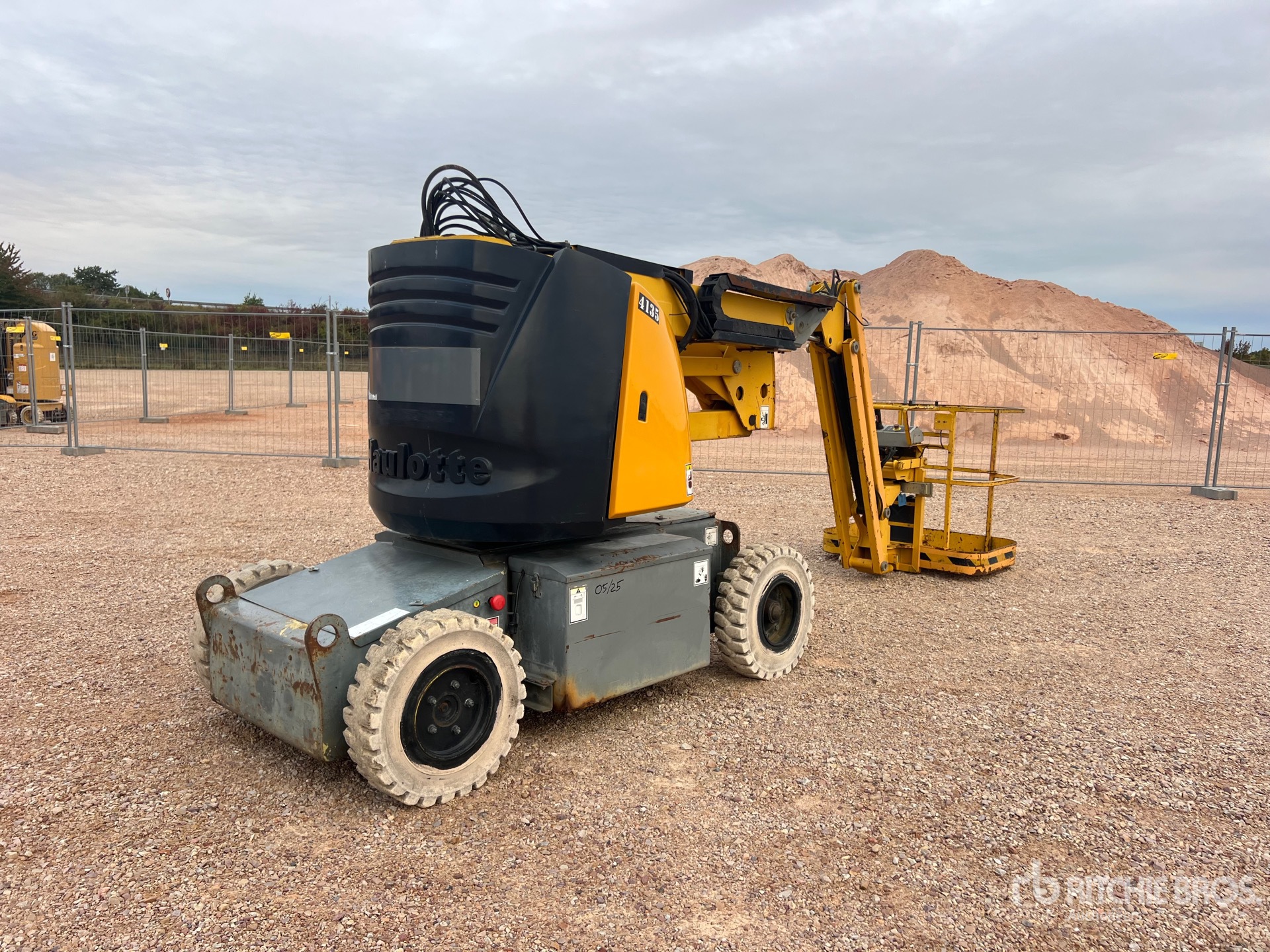 2006 Haulotte HA12IP Electric Nacelle Articulee Articulating Boom Lift
