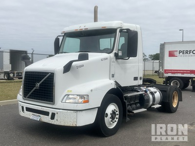2015 Volvo VNM42T 4x2 S/A Day Cab Truck Tractor