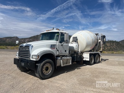 2017 Mack GU713 8x4 شاحنة خلاط