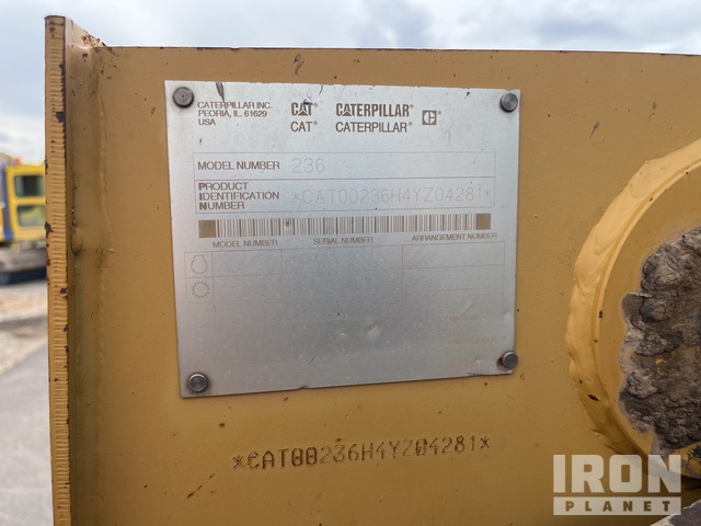 MINI CARGADOR SOBRE RUEDAS 2001 CATERPILLAR 236