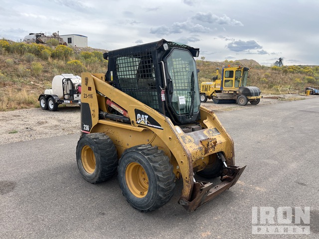 MINI CARGADOR SOBRE RUEDAS 2001 CATERPILLAR 236