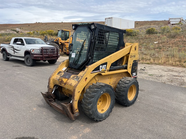 2001 Caterpillar 236