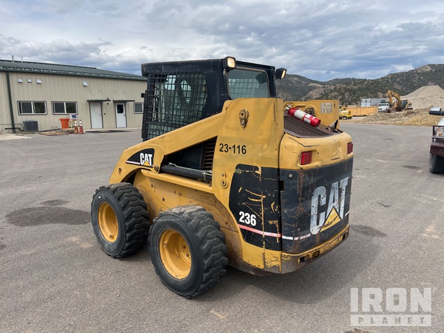 MINI CARGADOR SOBRE RUEDAS 2001 CATERPILLAR 236