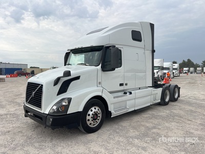 2013 Volvo VNL 6x4 3- Achs Sattelzugmaschine mit Schlafkabine