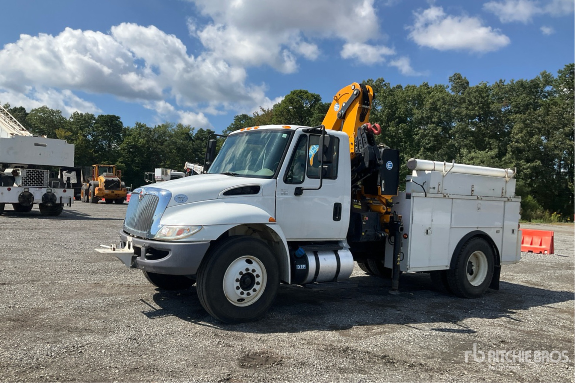 2017 Effer 135/3S 8075 lb Knuckle Boom on 2018 International 4300 4x2 Kranwägen