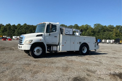 2016 Hino 338 4x2 Servicewagen