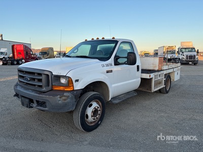 2000 Ford F-550 4x2 Ciężarówka z płaską platformą
