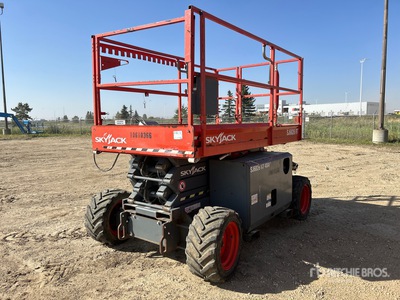2017 Skyjack SJ6826 RT 4x4 Dual Fuel シザーリフト