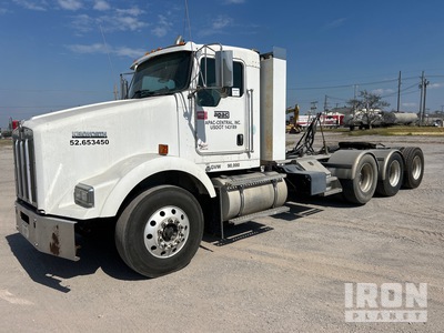 2005 Kenworth T800 8x4 Tri/A Day Cab Truck Tractor