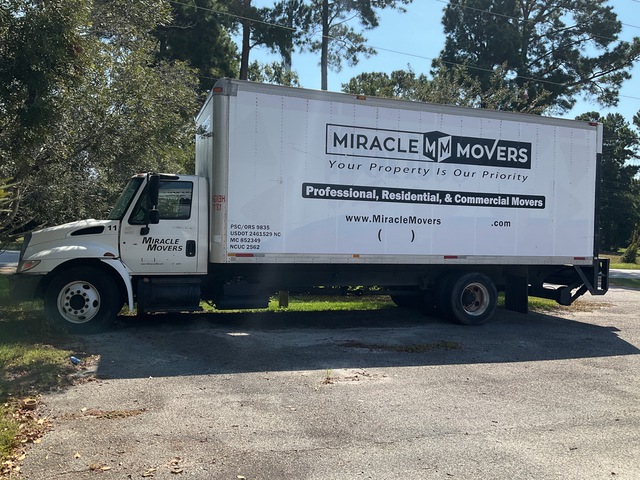 2007 International 4300 4x2 Moving Van Truck