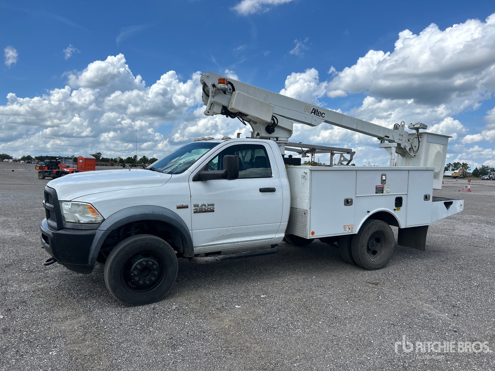 Altec AT200A 28 ft on 2016 Ram 4500 4x2 Camion nacelle