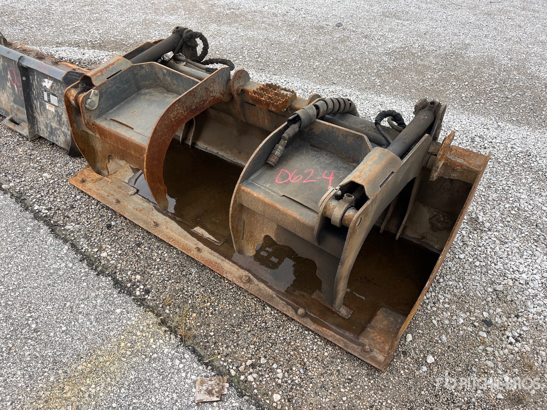Paladin 11872-0022 72 in Skid Steer Grapple Bucket