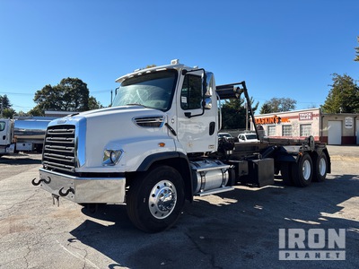 2016 Freightliner 108SD 6x4 Roll-Off Truck