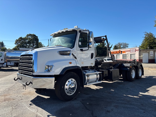 2016 Freightliner 114SD 6x4 Roll-Off Truck 2016 Freightliner 114SD 6x4 Roll-Off Truck