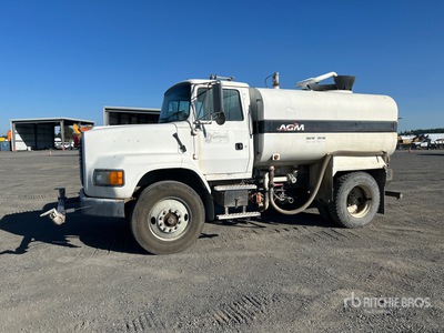 1995 Ford LA9000 4x2 Water Truck