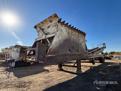 2008 Clemro 8 ft x 16 ft Low Profile Aggregate Feeder