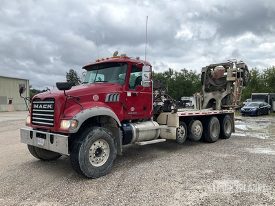 2017 Mack GU713 12x4 Betoniera