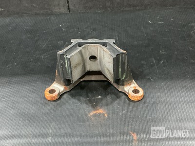 (76) Navistar Defense 3549169C2 Engine Mount Brackets