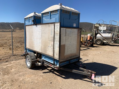 Quantity of (2) S/A Draagbaar toilet