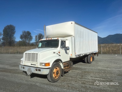2001 International 4700 4x2 Van Truck