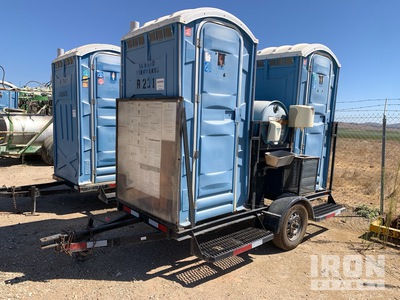 Quantity of (2) S/A Draagbaar toilet