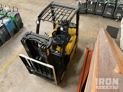 2015 Yale GLC050VXNVSE083 3450 lb Cushion Tire Forklift (Inoperable)