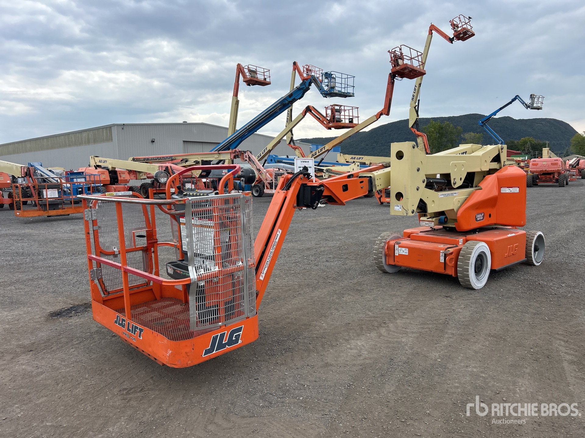 2009 JLG E400AJP Electric Nacelle Articulée