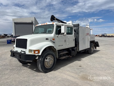 1999 International 4900 4x2 Crew Cab Autocarro officina