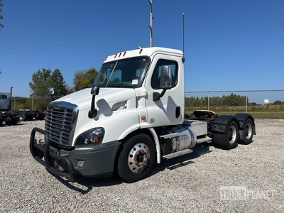 2018 Freightliner Cascadia 113 6x4 T/A Day Cab Truck Tractor