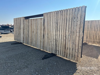 Quantity of (4) 24 ft x 8 ft Valla de viento