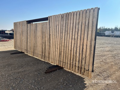 Quantity of (4) 24 ft x 8 ft Valla de viento
