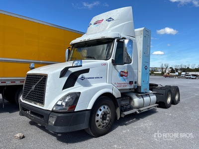 2014 Volvo VNL300 CNG 6x4 Ciągnik siodłowy T/A z kabiną dzienną (Inoperable)