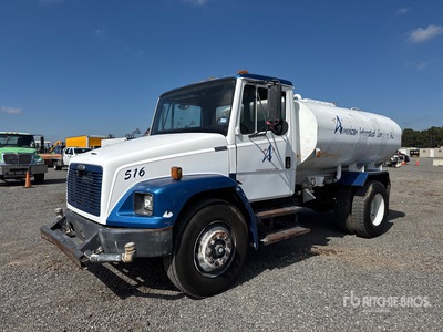 2001 Freightliner FL 70 2000 gal 4x2 Ciężarówka na wodę