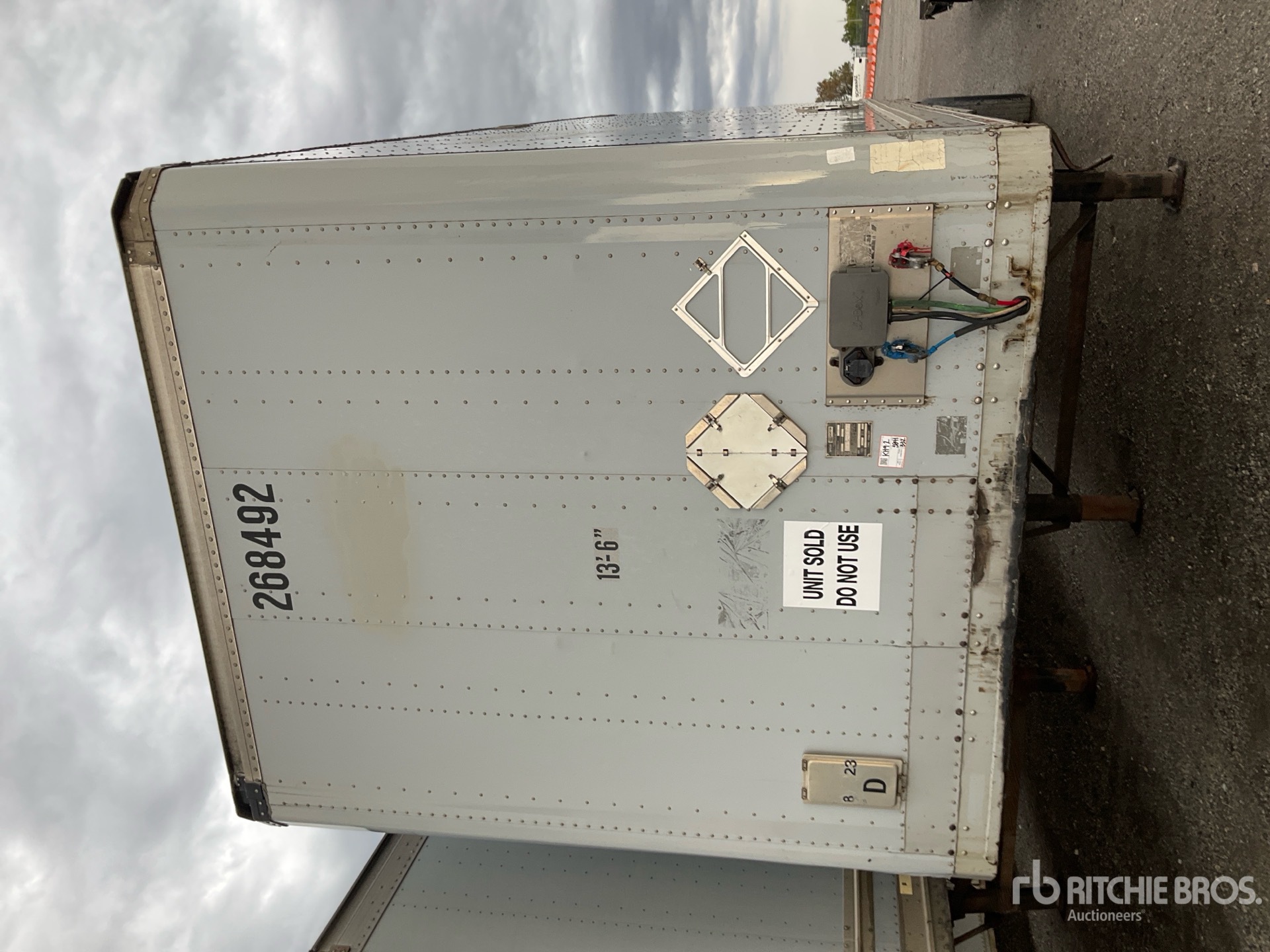 2009 Stoughton 28 ft S/A Semi-remorque fourgon