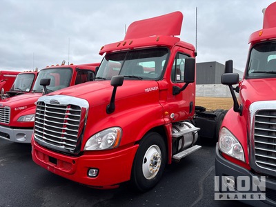 2011 Freightliner Cascadia 125 6x4 Ciągnik siodłowy T/A z kabiną dzienną