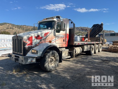 2014 Hiab 422E-8 Hi-Pro 26450 lb Knuckle Boom on 2015 Kenworth T800 8x6 Flatbed Truck with Crane