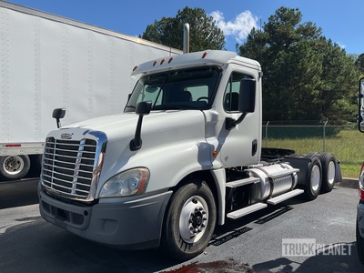 2013 Freightliner Cascadia 6x4 T/A Day Cab Truck Tractor