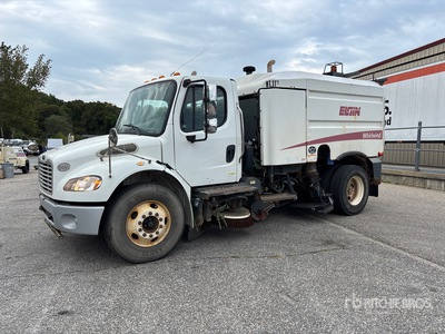 2013 Elgin Whirlwind series MV on 2014 Freightliner M2 106 Camion balai