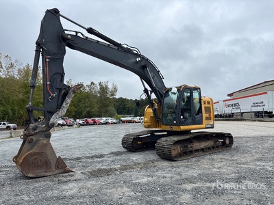 2016 John Deere 245G LC حفارة بجنزير