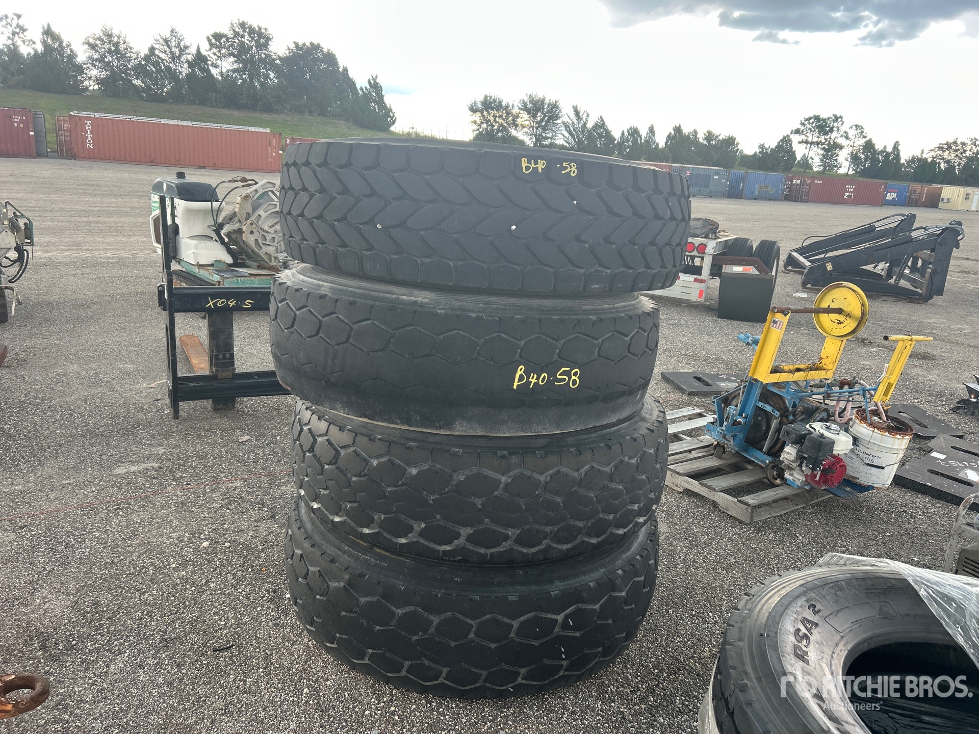 Quantity of (4) 445/95R25 Tires Parti varie - Fits Grove GMK