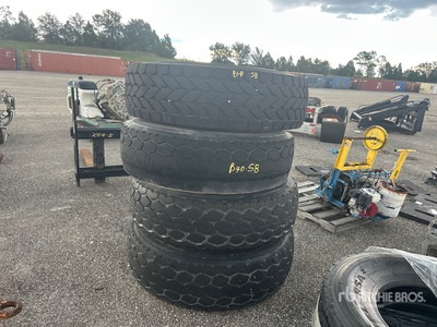 Quantity of (4) 445/95R25 Tires Parti varie - Fits Grove GMK